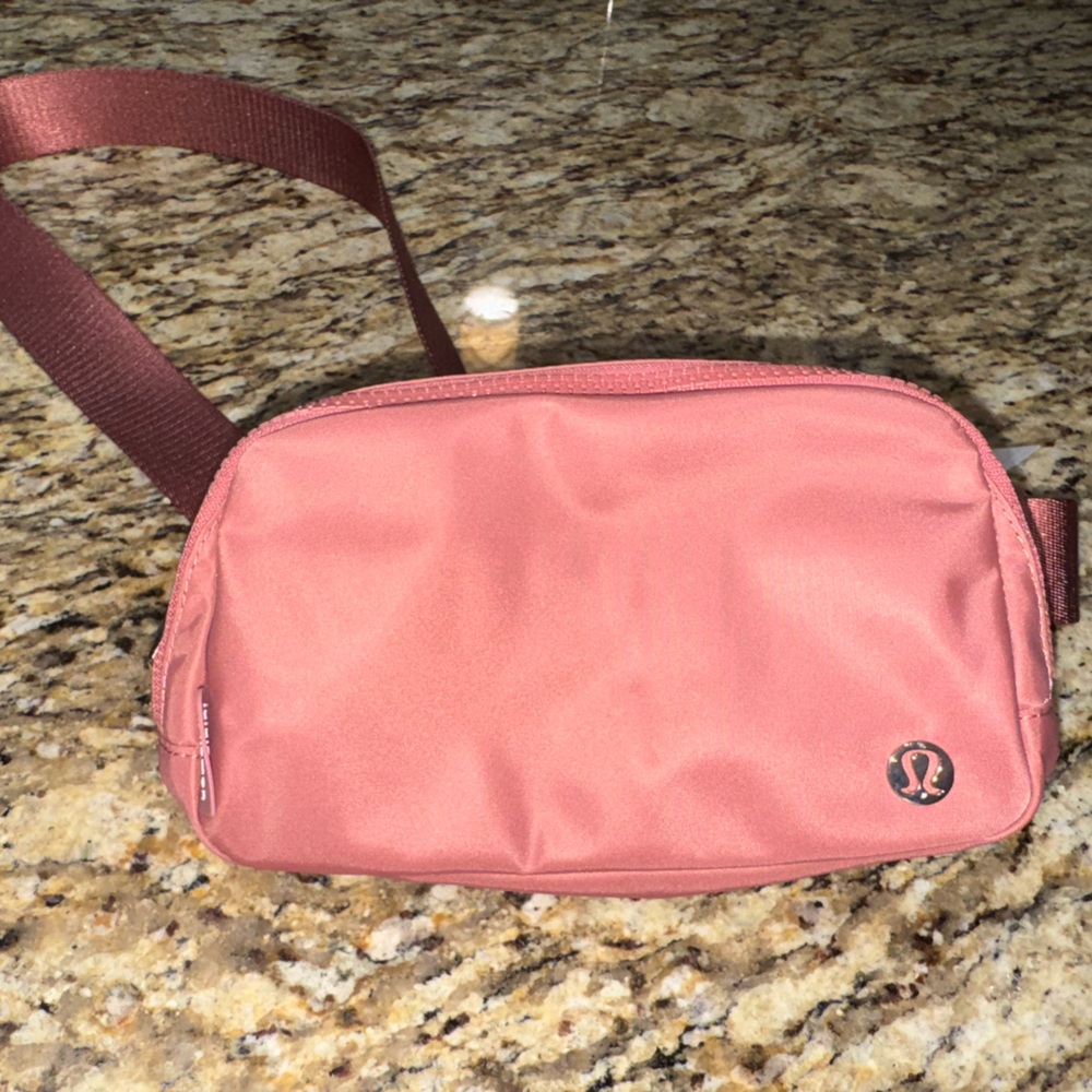 Lululemon 🍋 Athletica Pink (Mauve) Crossbody Bag